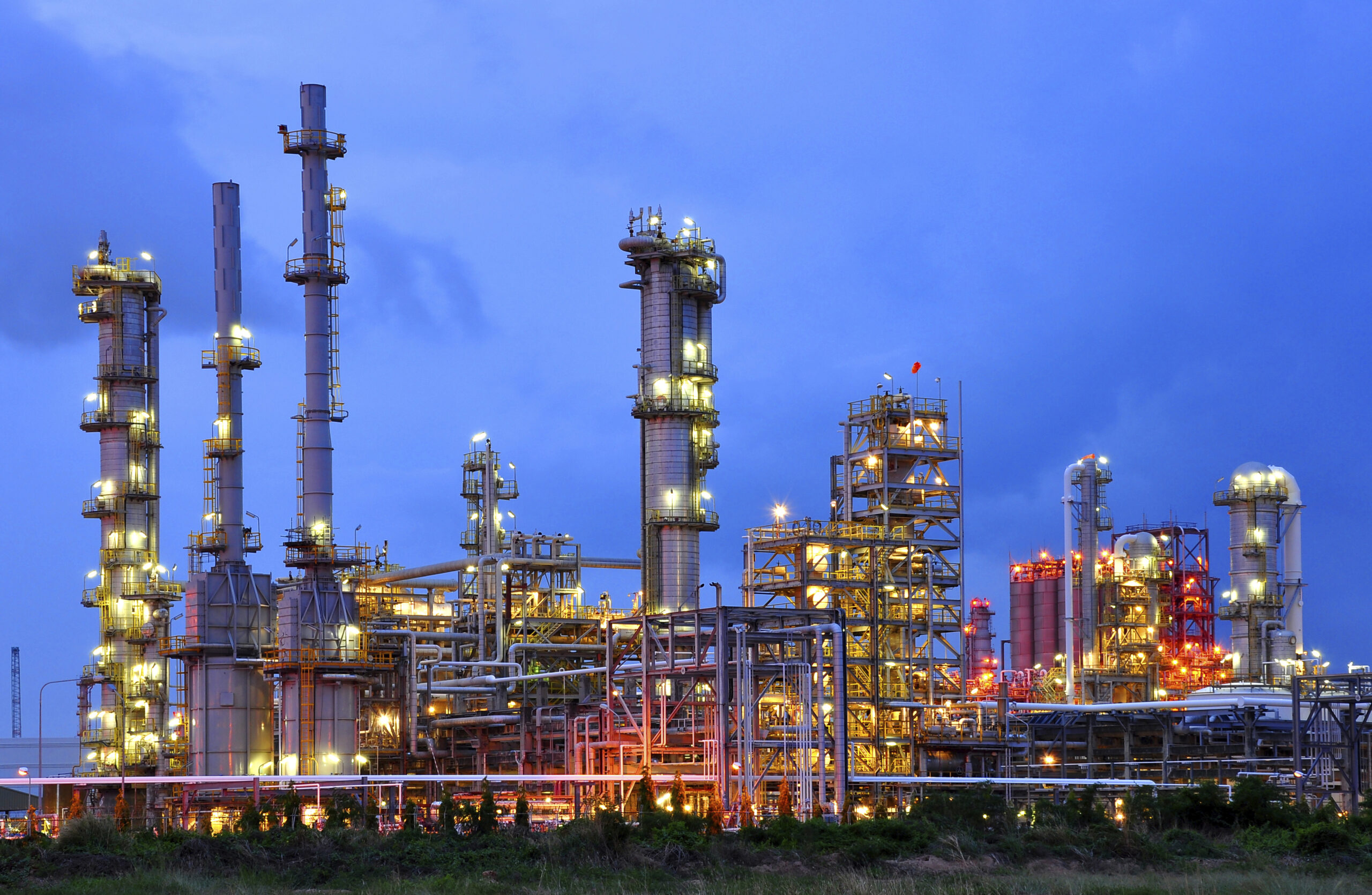 Oil-Refinery-Petrochemical-plant-Night1